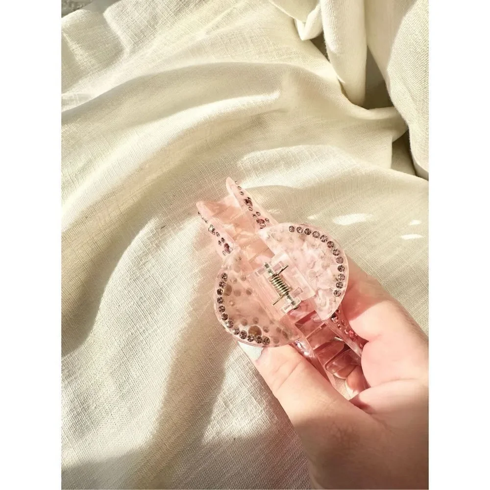 Pink with rhinestone hair claw￼